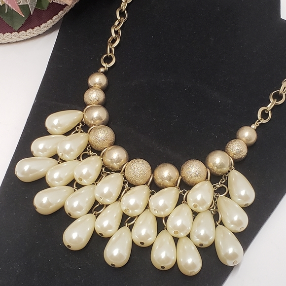 Gorgeous Gold & Faux Pearl Beaded Necklace - Picture 2 of 5